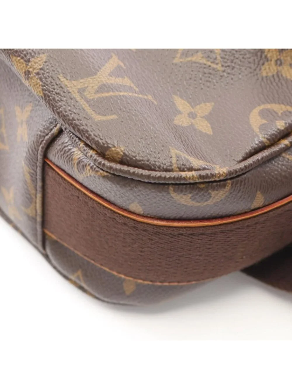 Louis Vuitton Shoulder Bag Messenger Beaubourg MM Canvas